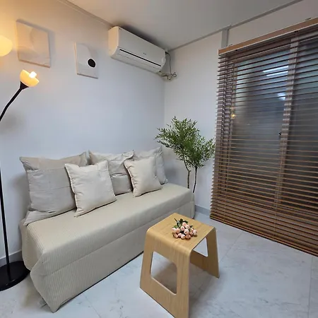Gangnam Station, Yeoksam Station, 5-Minute Walk, Luggage Storage, Business Trip, 6 People Villa